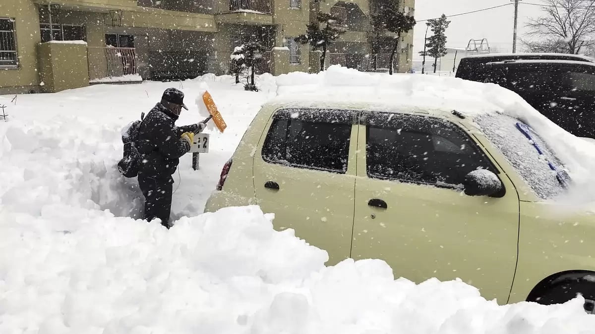 At least 17 people were killed and nearly hundred injured following heavy snowfall in Japan