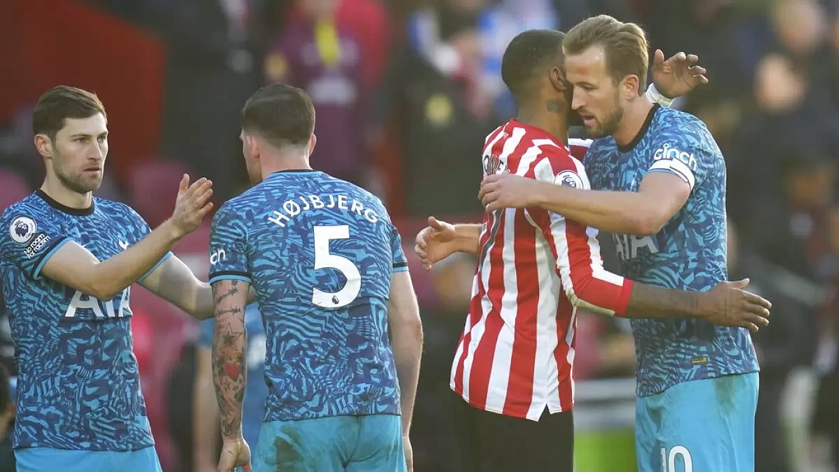 Harry Kane, right, hugs Ivan Toney after the match between Brentford and Tottenham.