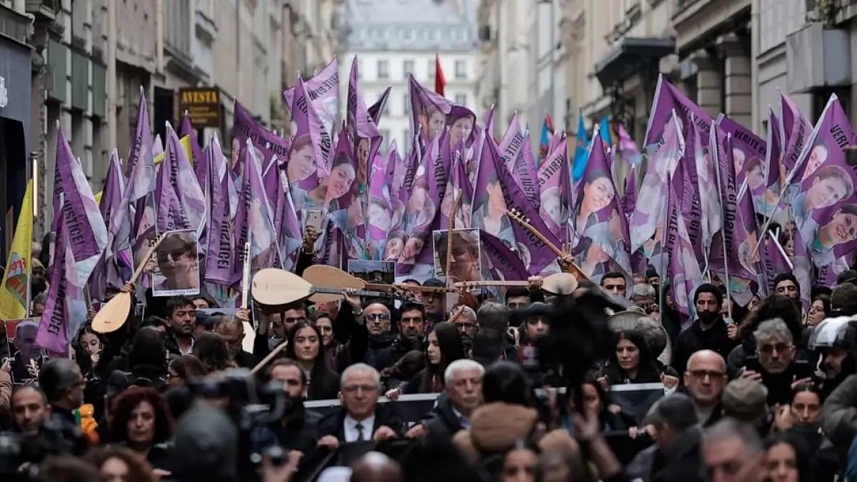 Kurds hold march of mourning after Paris shooting kills 3