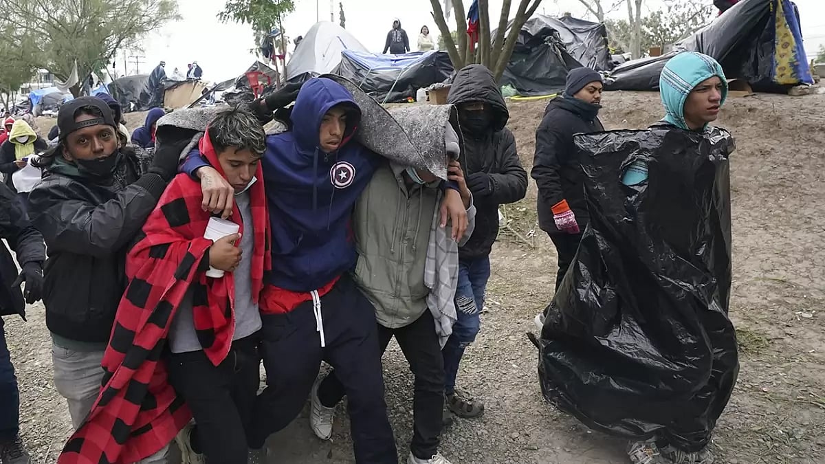 Migrants at US-Mexico border