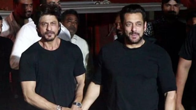 Shah Rukh Khan Hugs Salman Khan At His 57th Birthday Bash; Kartik Aaryan, Tabu Among Others Attend