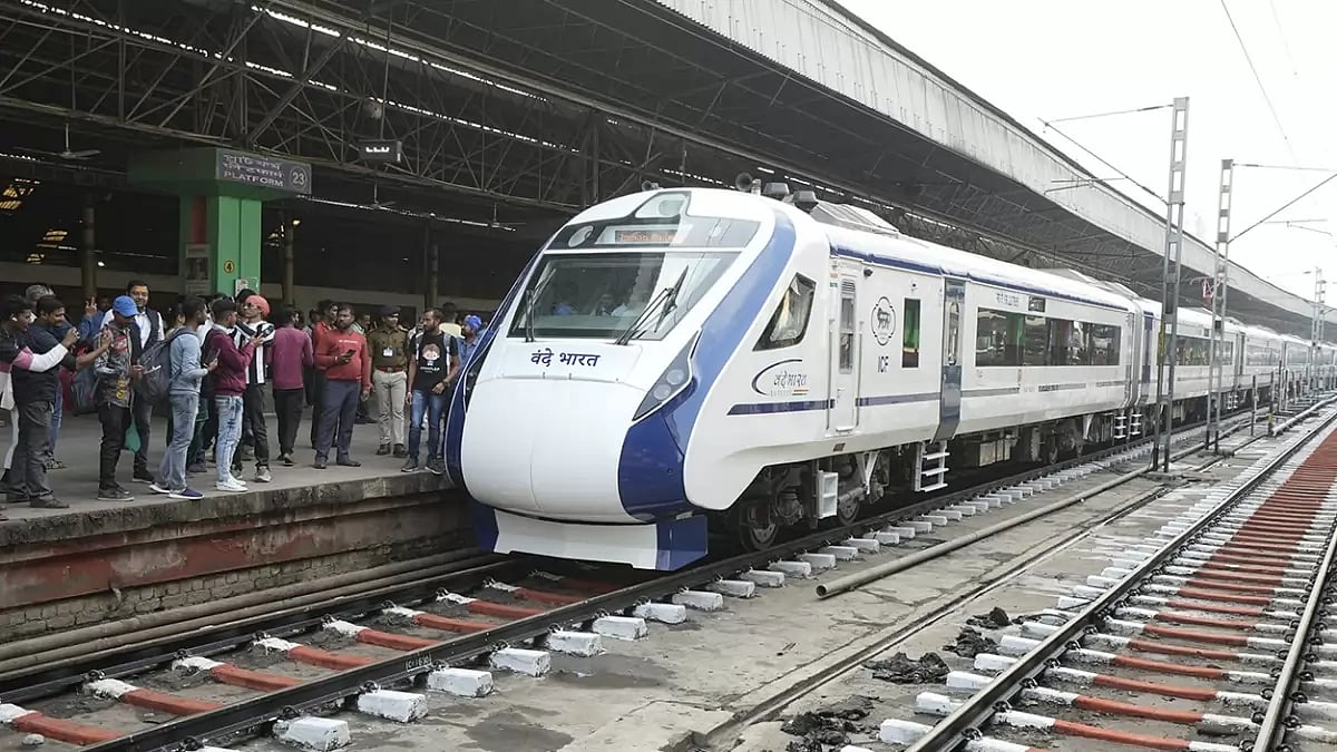 Vande Bharat Express b/w Howrah & New Jalpaiguri