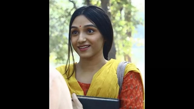 Rajkumar Santoshi's Daughter Tanisha Santoshi Shares Her 'Gandhi Godse Ek Yudh' look