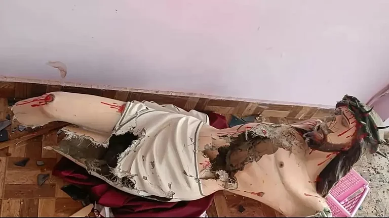 On Monday, a mob comprising Hindu right-wing groups vandalised a church in Narayanpur, Chhattisgarh - null