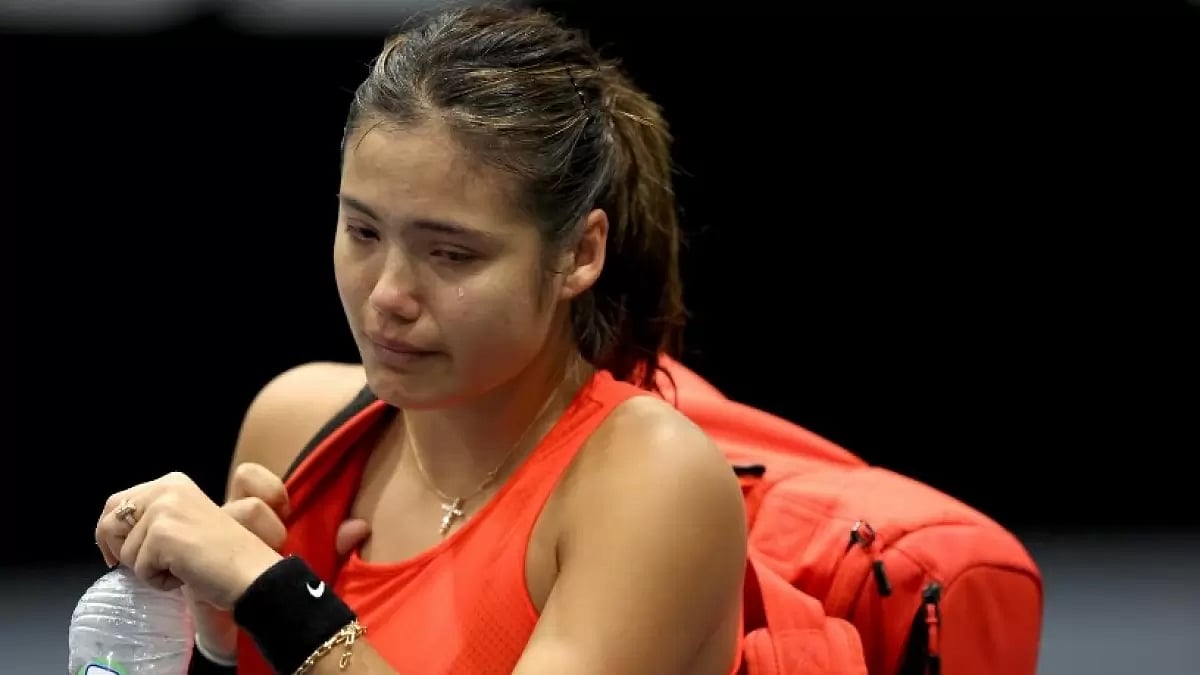 Raducanu left the court in tears.