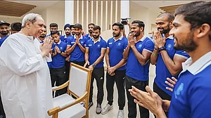 Naveen Patnaik with mens hockey team