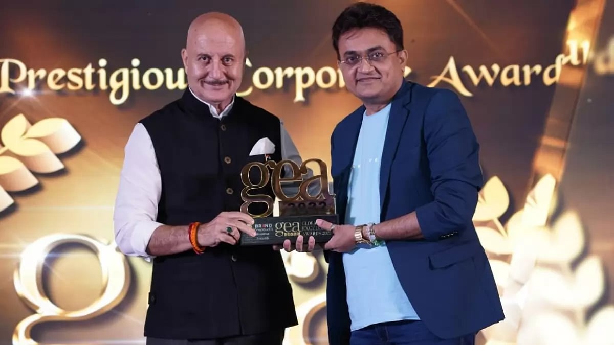 Numerologist Ppunit Ddesai with Bollywood actor Anupam Kher