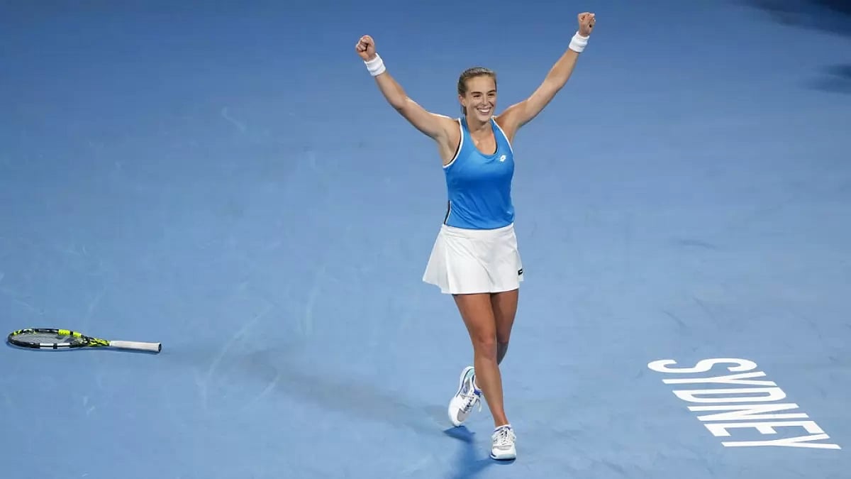 Lucia Bronzetti celebrates after defeating Valentini Grammatikopoulou in Sydney on Saturday.