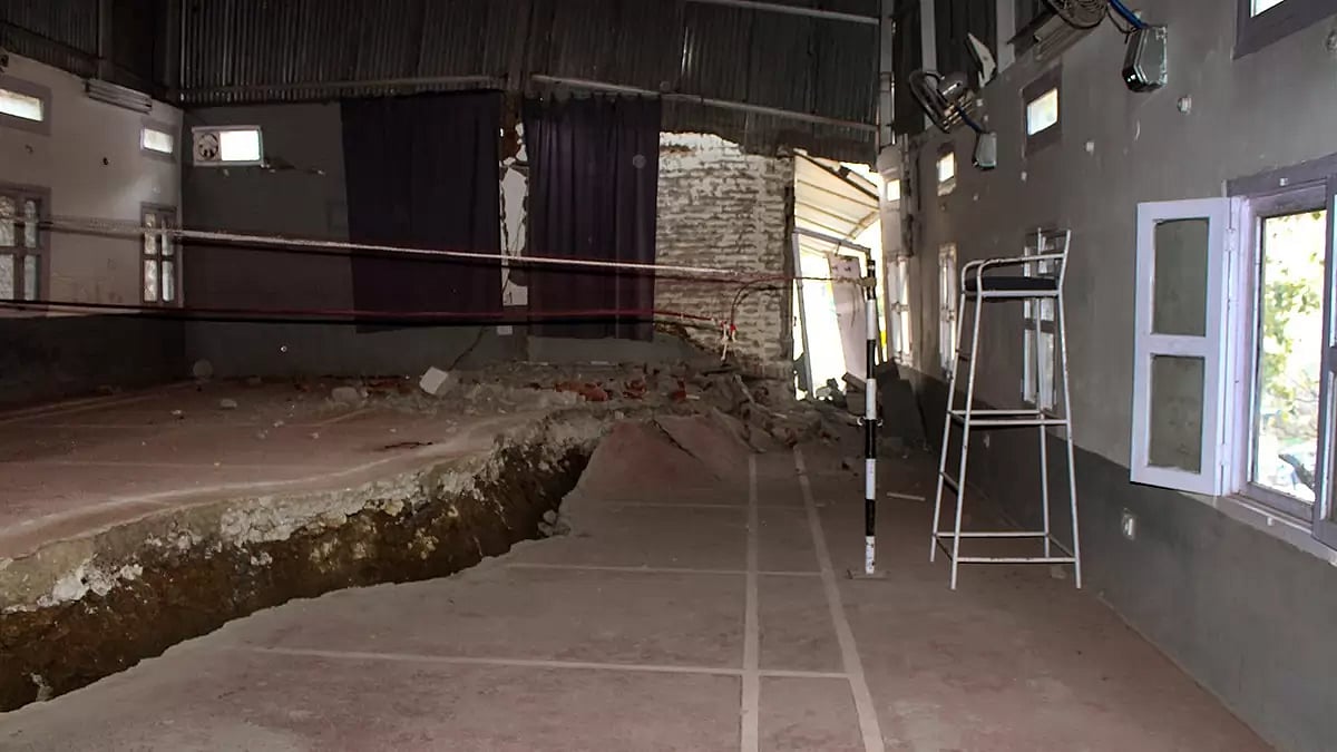 Joshimath: Cracks appear in a badminton court 