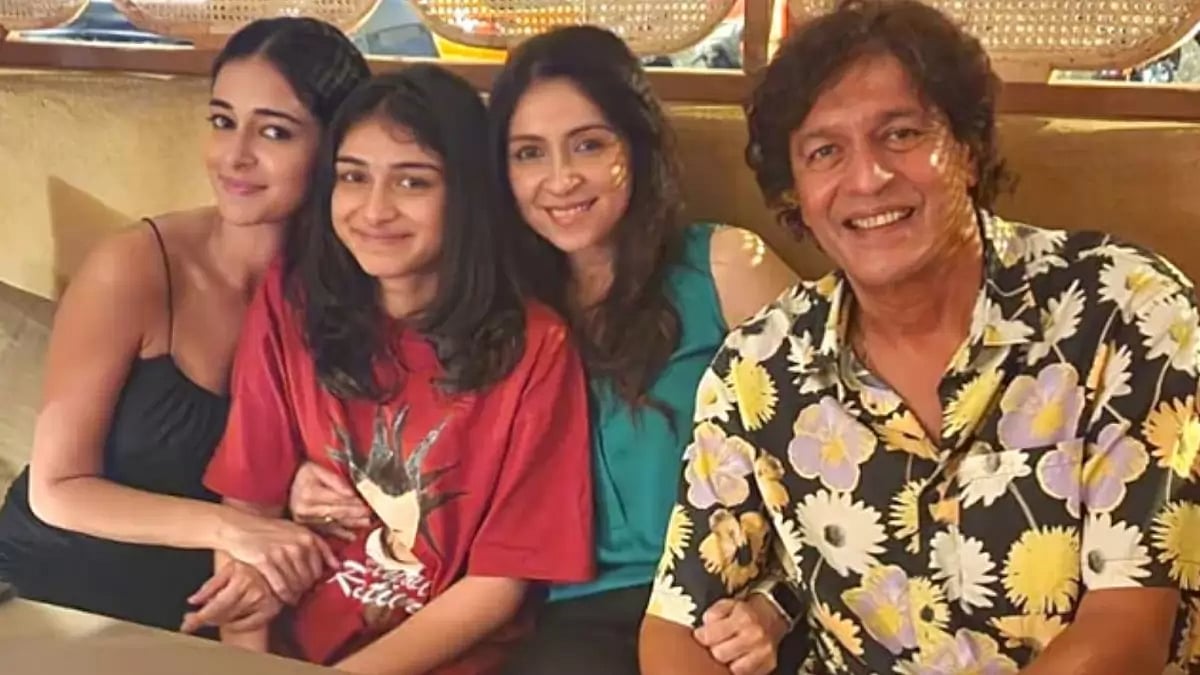 Ananya Panday With Parents Chunky-Bhavana, Sister Rysa
