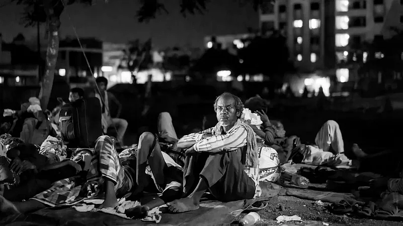 Migrant workers on the outskirts of Mumbai during the Covid-19 outbreak in 2020.