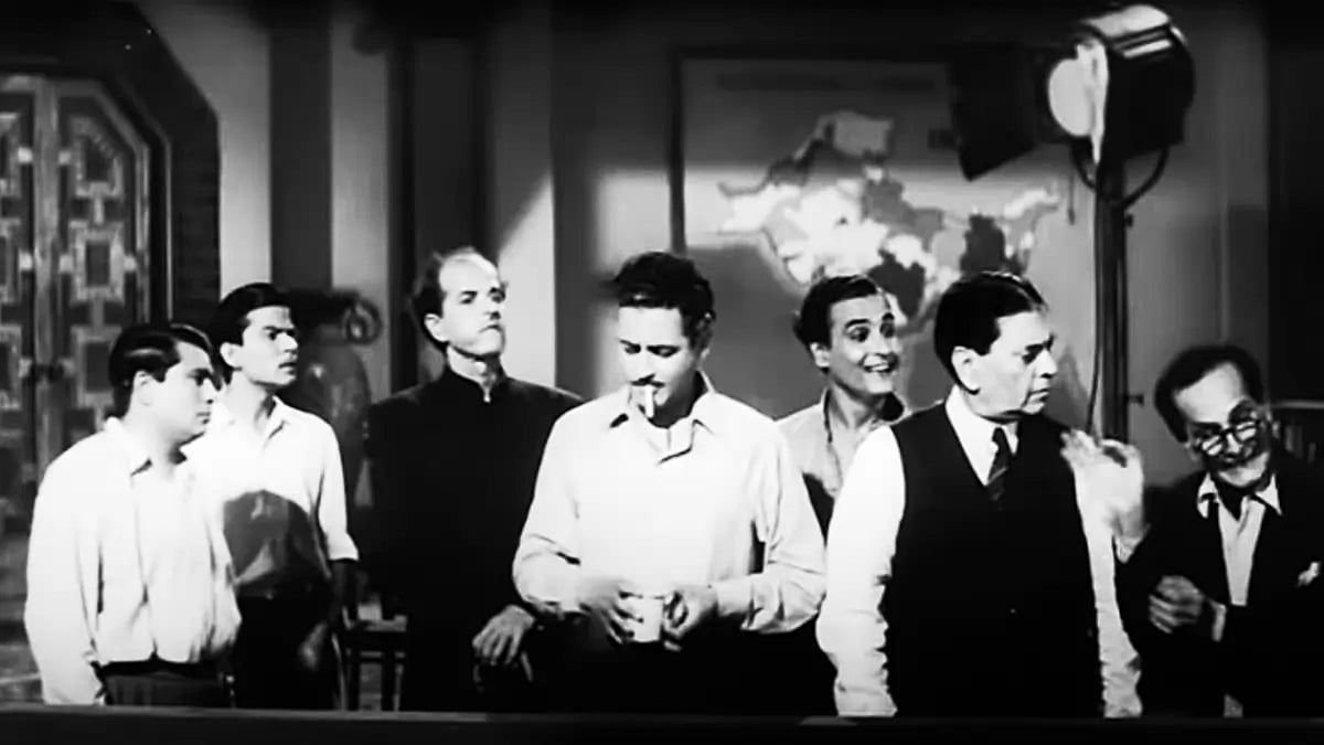 Extra-ordinary Cinema Screengrabs from Kaagaz ke Phool.