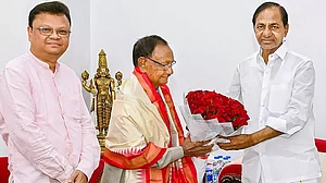 KCR meets Giridhar Gamang