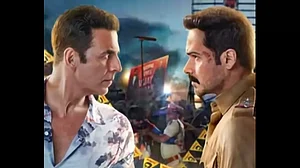 Akshay Kumar posts first look of 'Selfiee', triggers remake debate