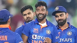 Mohammed Siraj, centre, returned with impressive figures of 4/32 on Sunday.