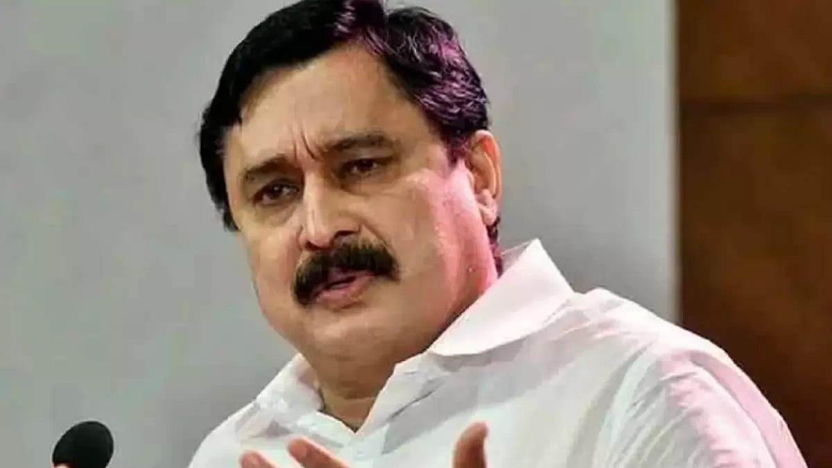 The minister said another reason for the poor turnout was that Sri Lanka was a weak opponent.