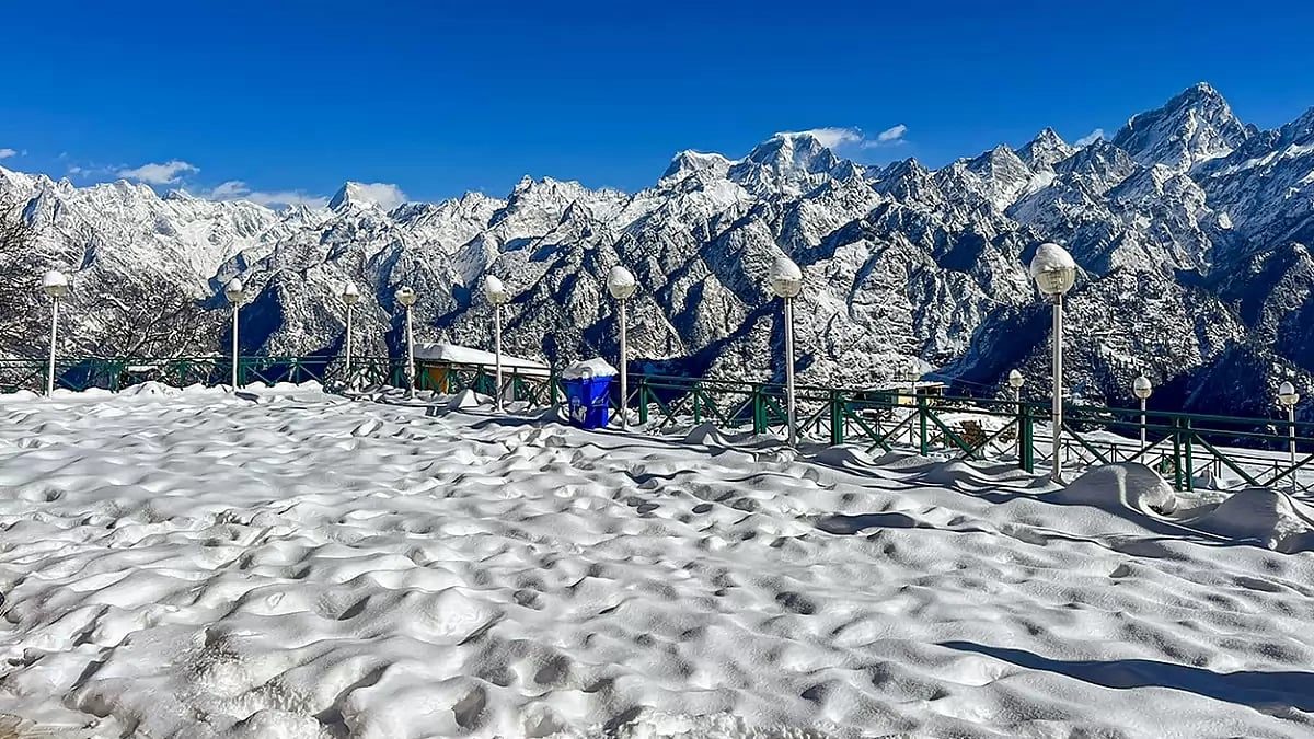 Snowfall in Auli