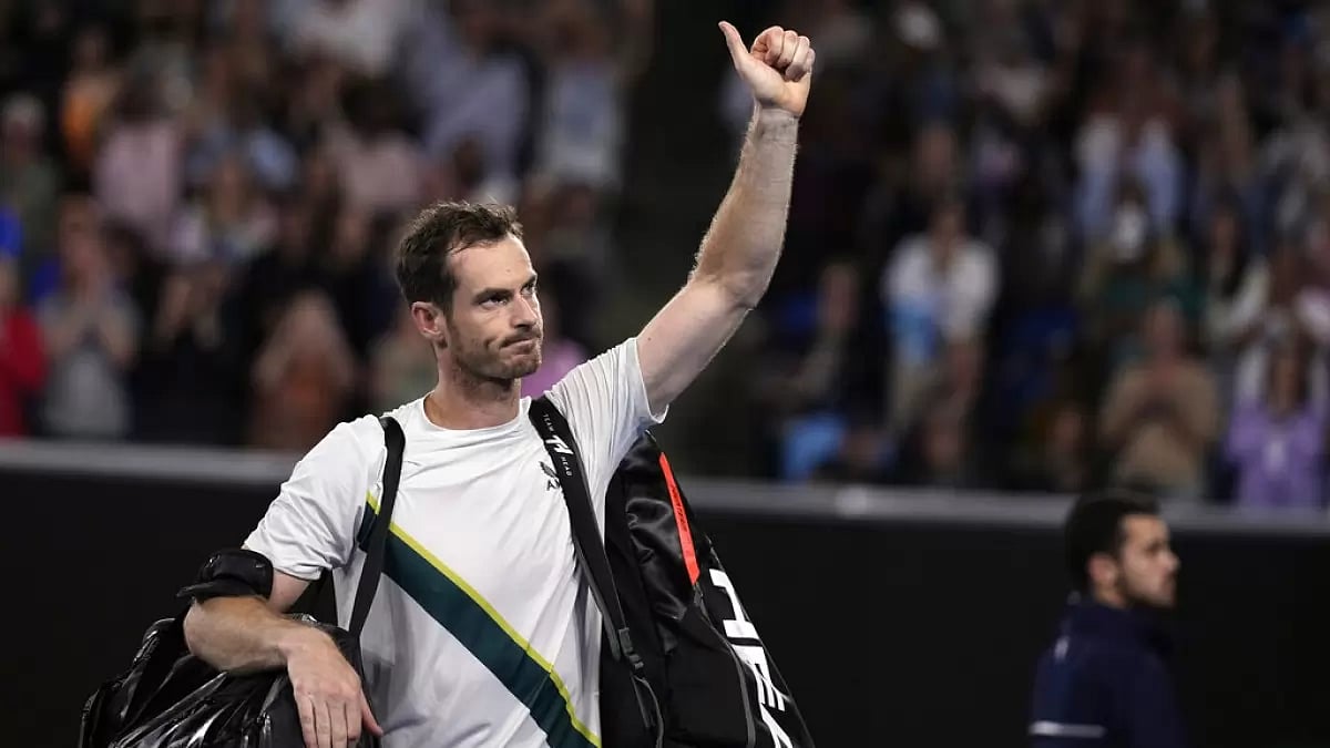 Murray leaves the Margaret Court Arena after losing to Bautista Agut on Saturday.