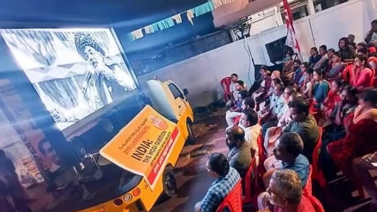 Screening of  the BBC documentary  India: The Modi Question   at Keralas Shanghumugham beach 