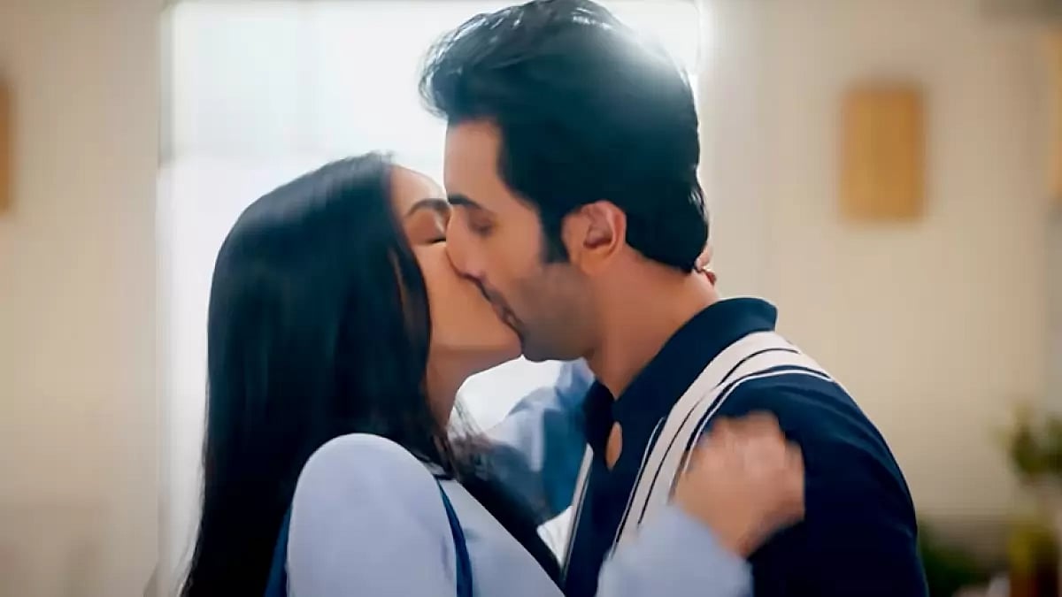 Shraddha Kapoor And Ranbir Kapoor In A Still From Tu Jhoothi Main Makkaar