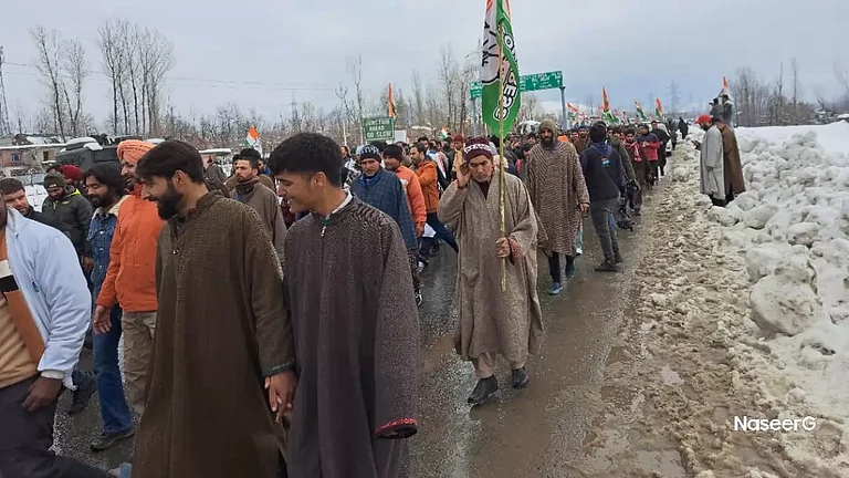Kashmiris at Qazigund at Rahul Gandhi-led Congress partys Bharat Jodo Yatra - null