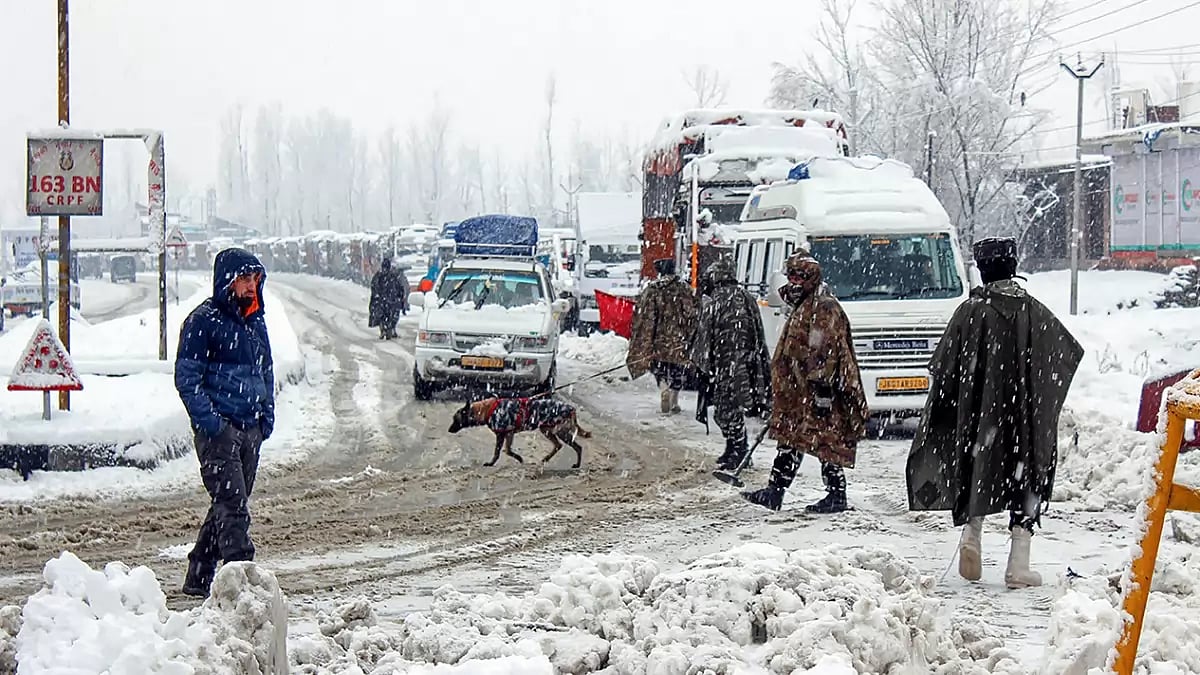 Snowfall in Anantnag 