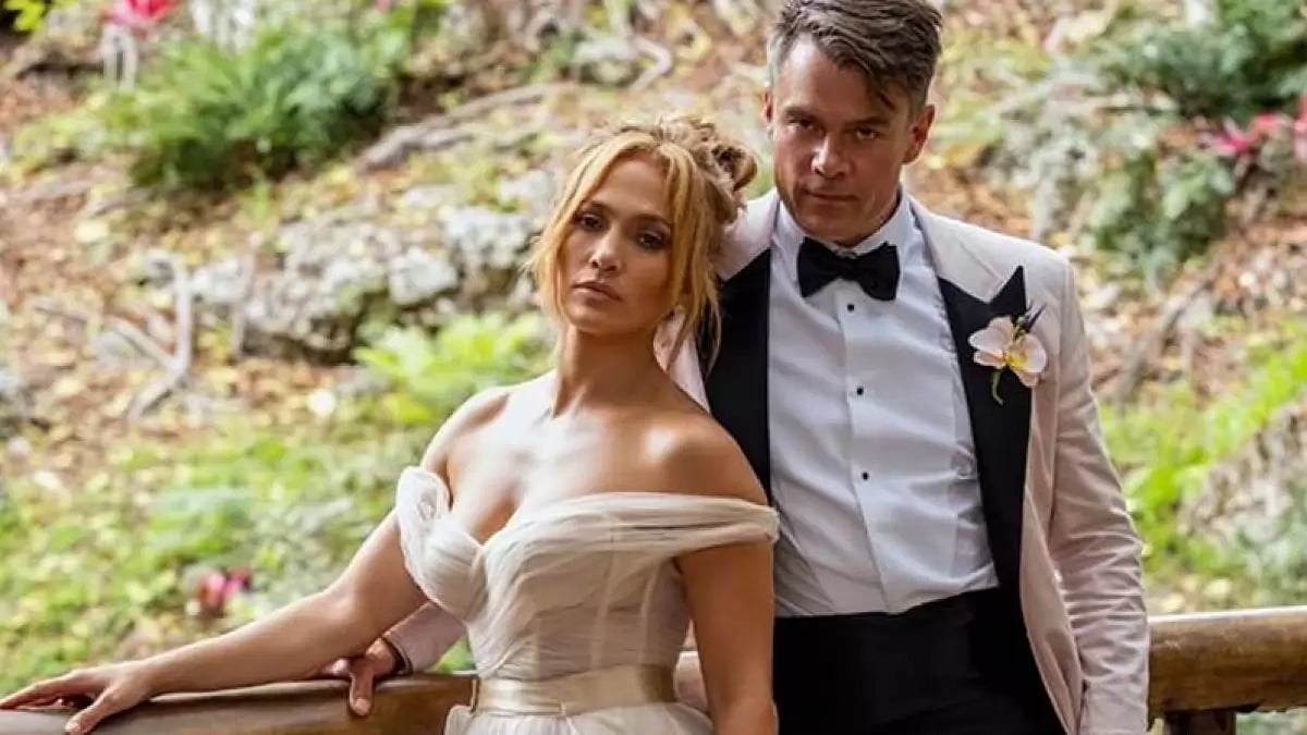 Jennifer Lopez And Josh Duhamel In A Still From 'Shotgun Wedding'