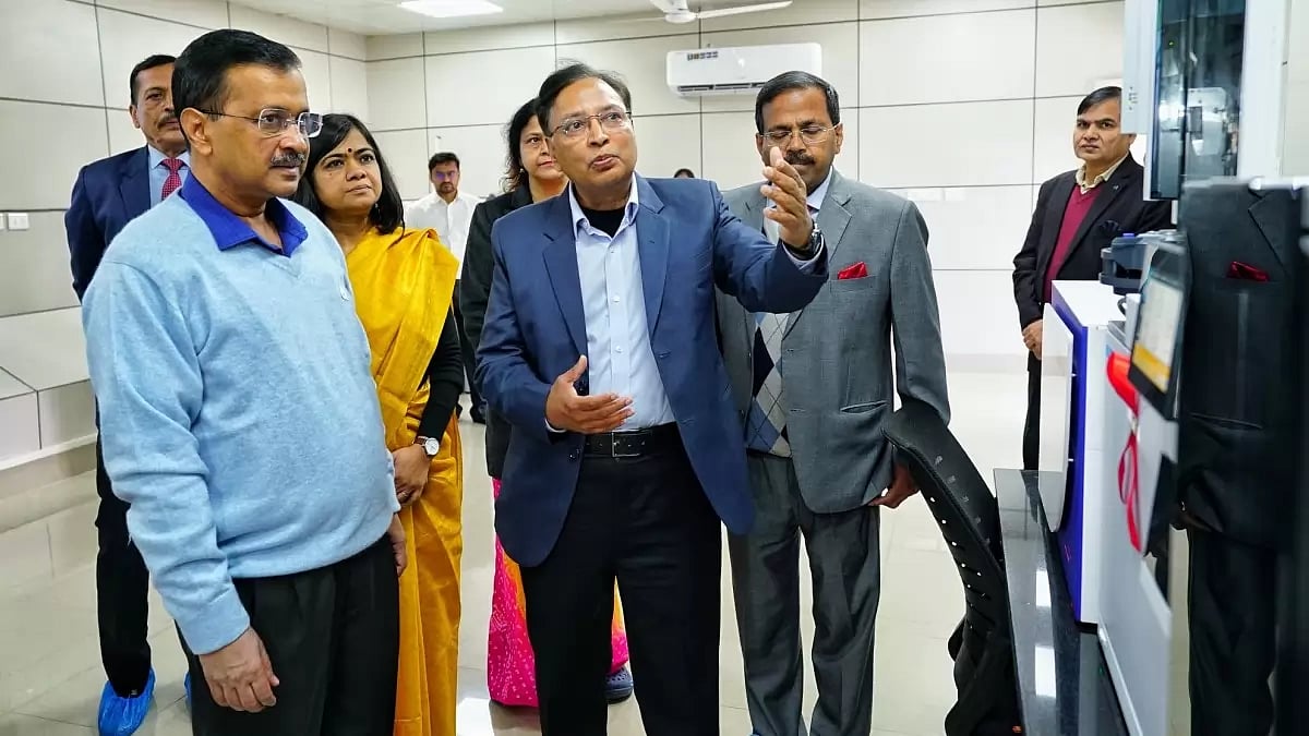 Delhi CM Arvind Kejriwal inaugurated the 'realtime source apportionment supersite' at Rouse Avenue o