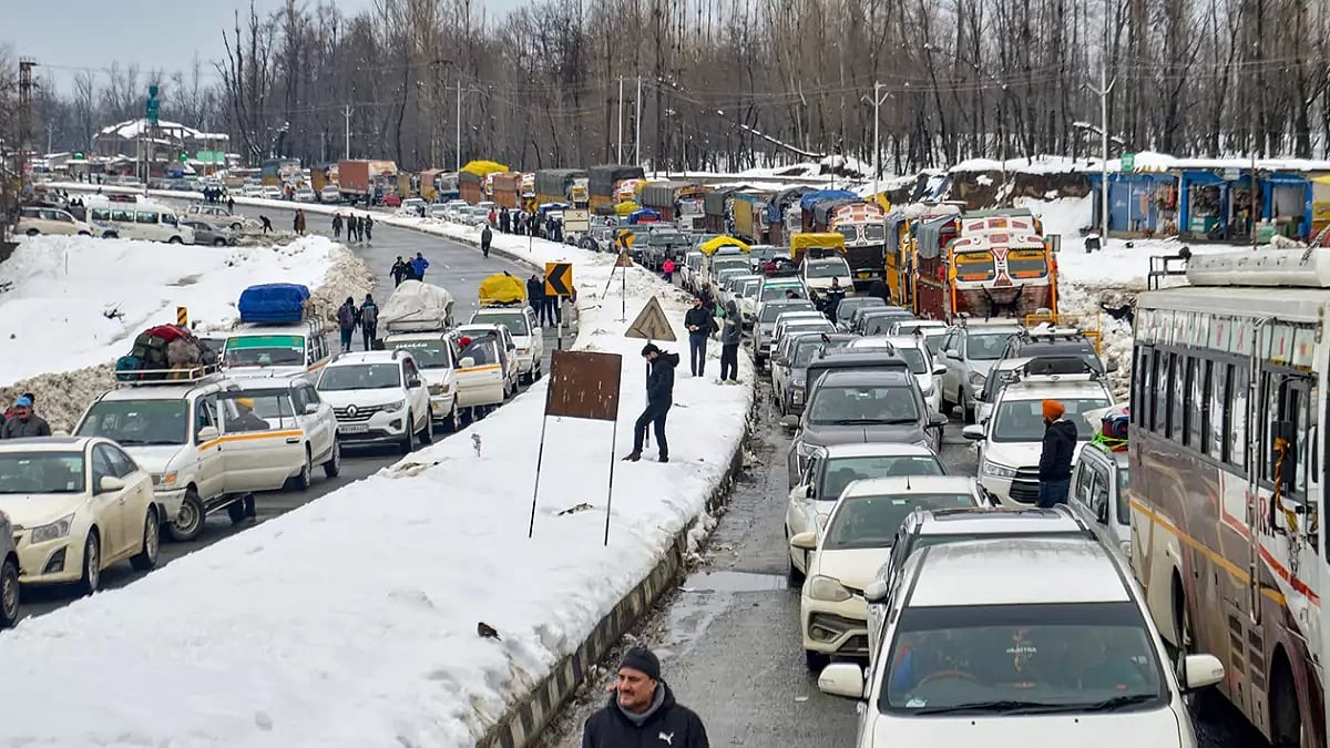 Jammu-Srinagar national highway closed