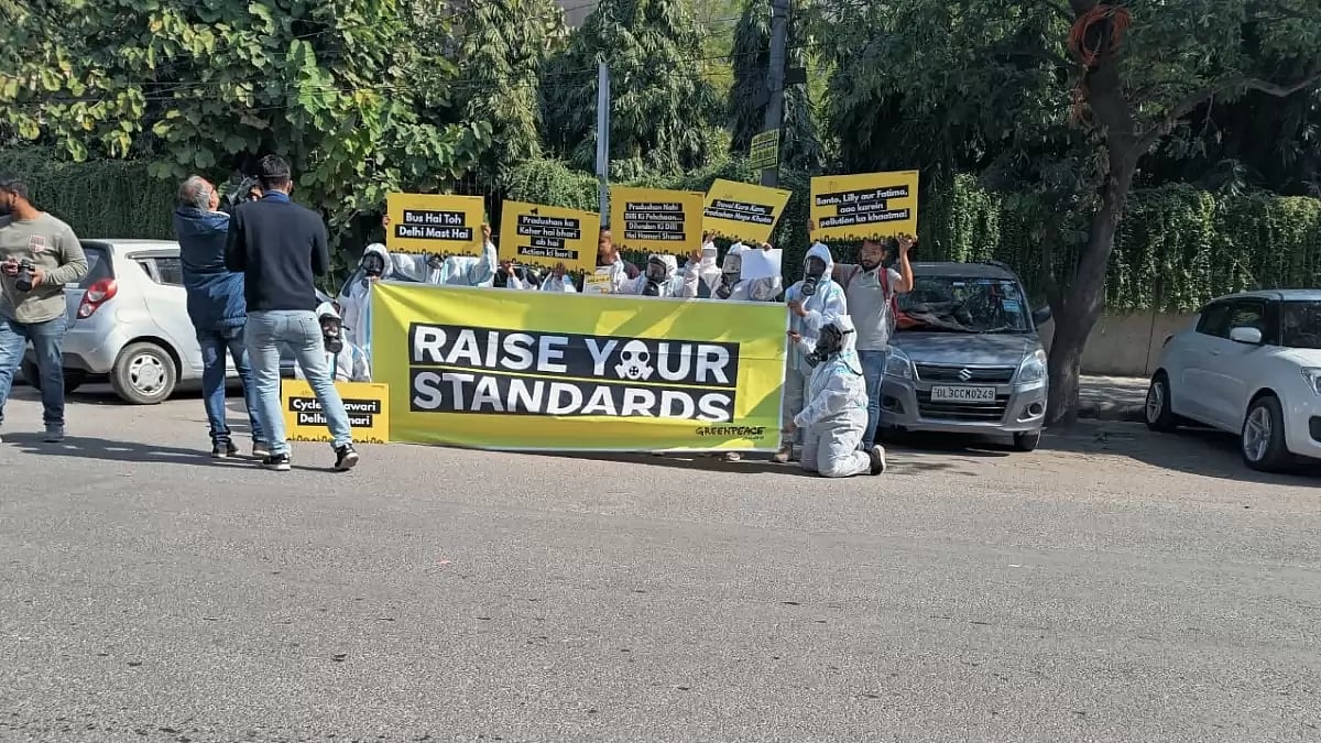 Members of Greenpeace India outside CPCB office.