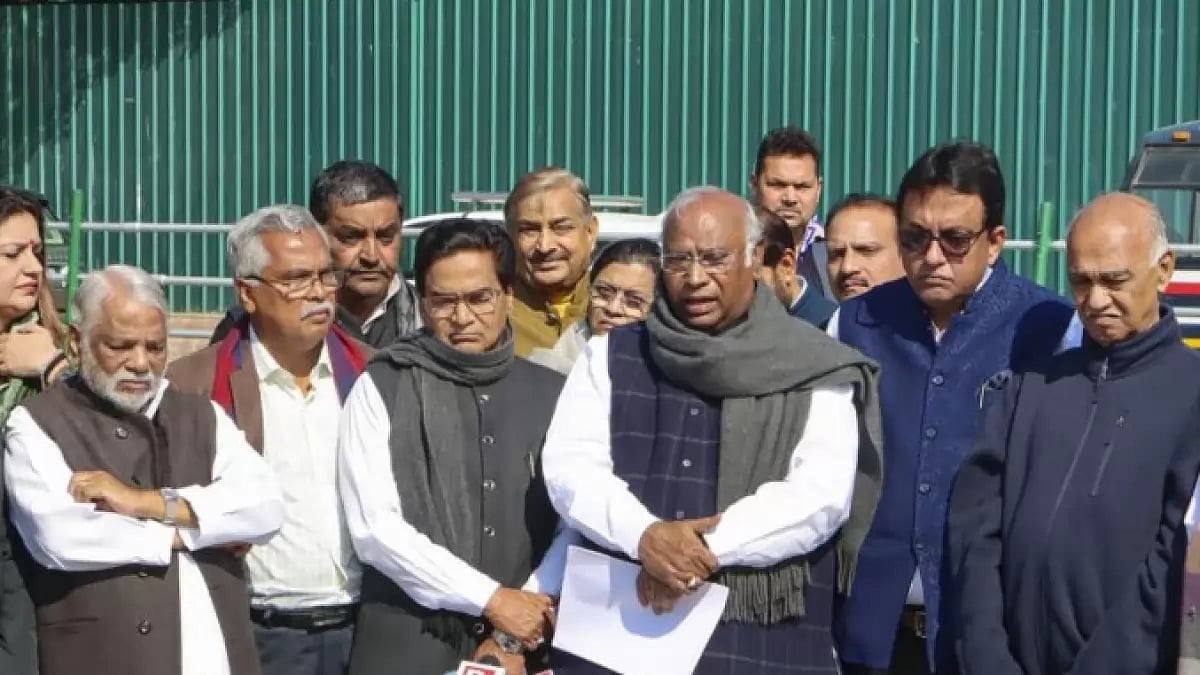  Leader of Opposition Mallikarjun Kharge with the other Opposition leaders 