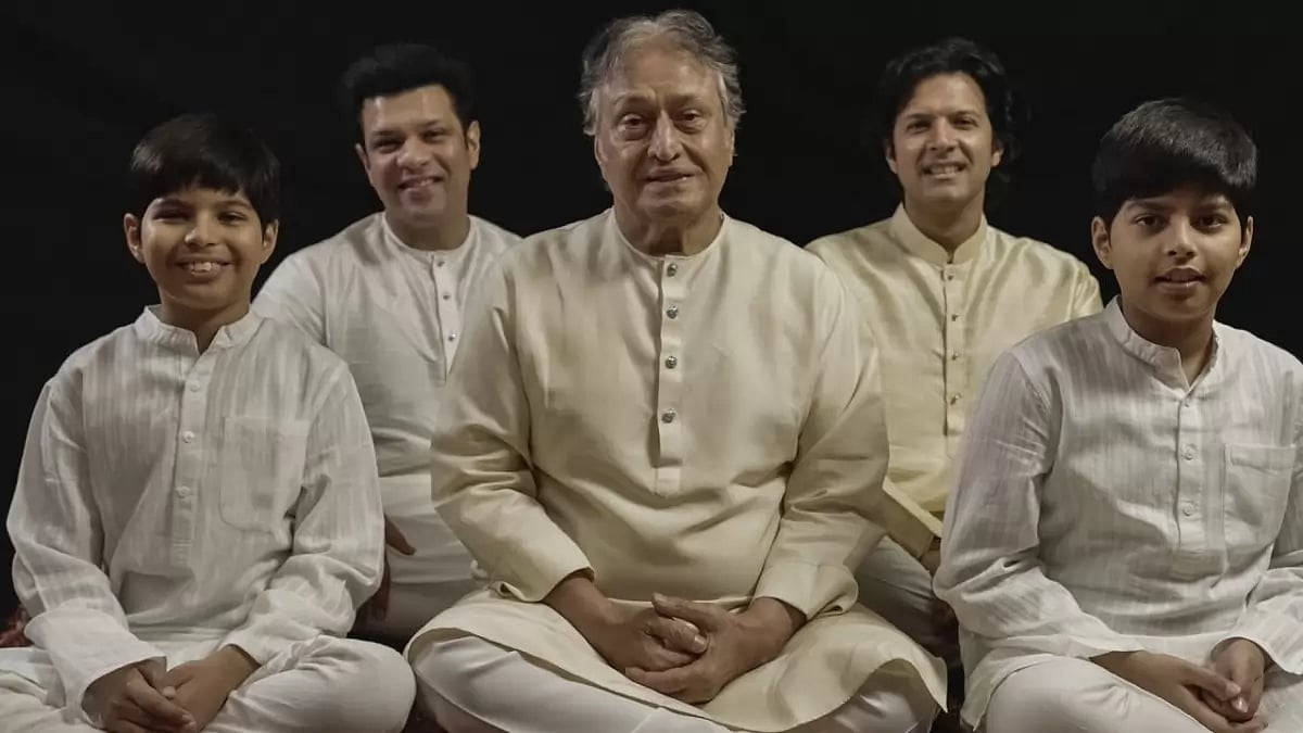 Ustad Amjad Ali Khan with his sons Amaan and Ayaan Ali Bangash and grandsons 