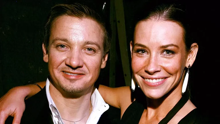Jeremy Renner and Evangeline Lilly - null
