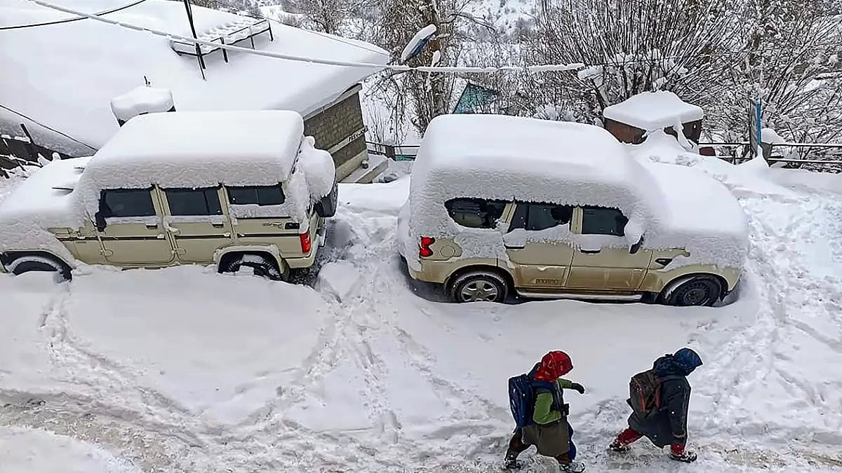 Weather: Snowfall in Lahaul and Spiti