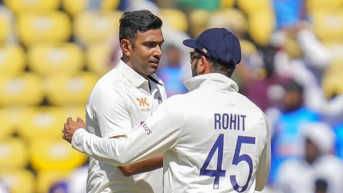 Rohit congratulates Ashwin for his 5-wicket haul against Australia on Day 3 of the 1st Test.