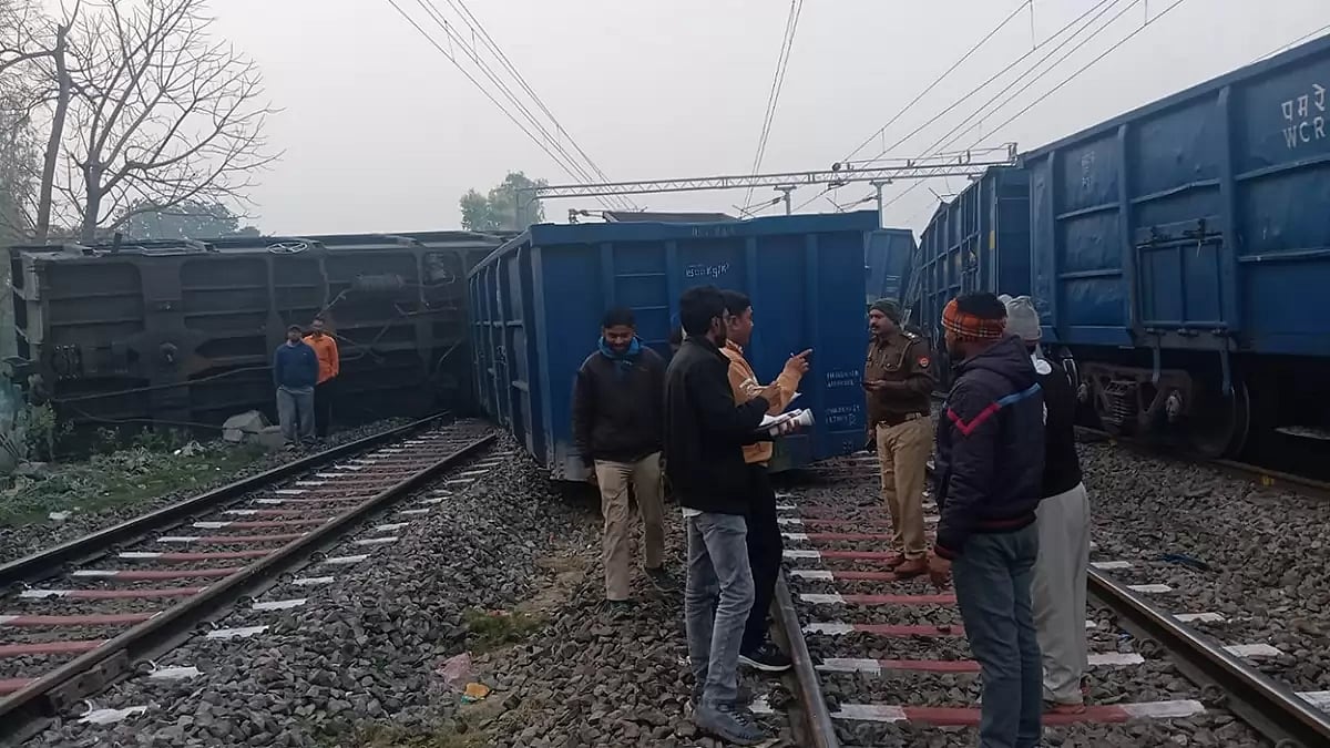 Train derailed in Sultanpur