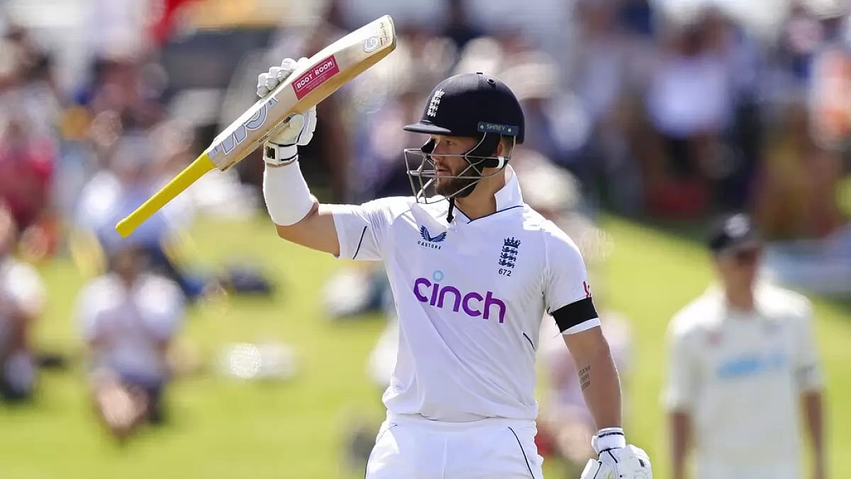 Ben Duckett raises his bat after reaching his 50 on Day 1 of the 1st Test against NZ on Thursday.