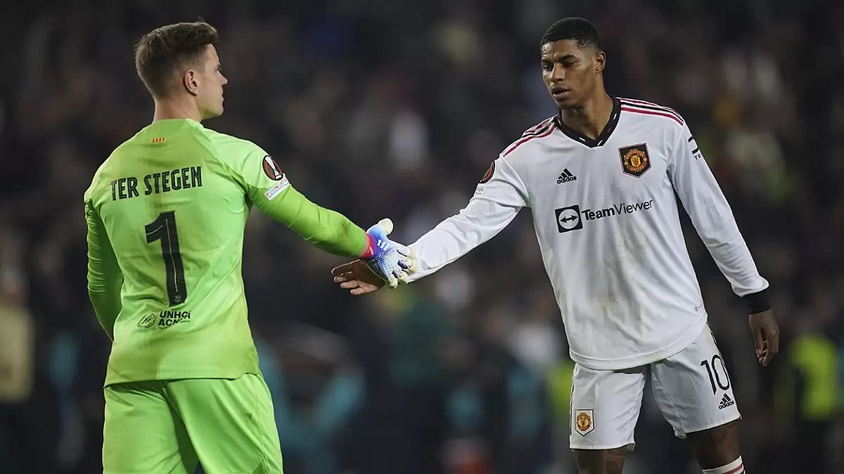 Manchester United will look to Marcus Rashford (R) who is in red-hot form in front of goal.