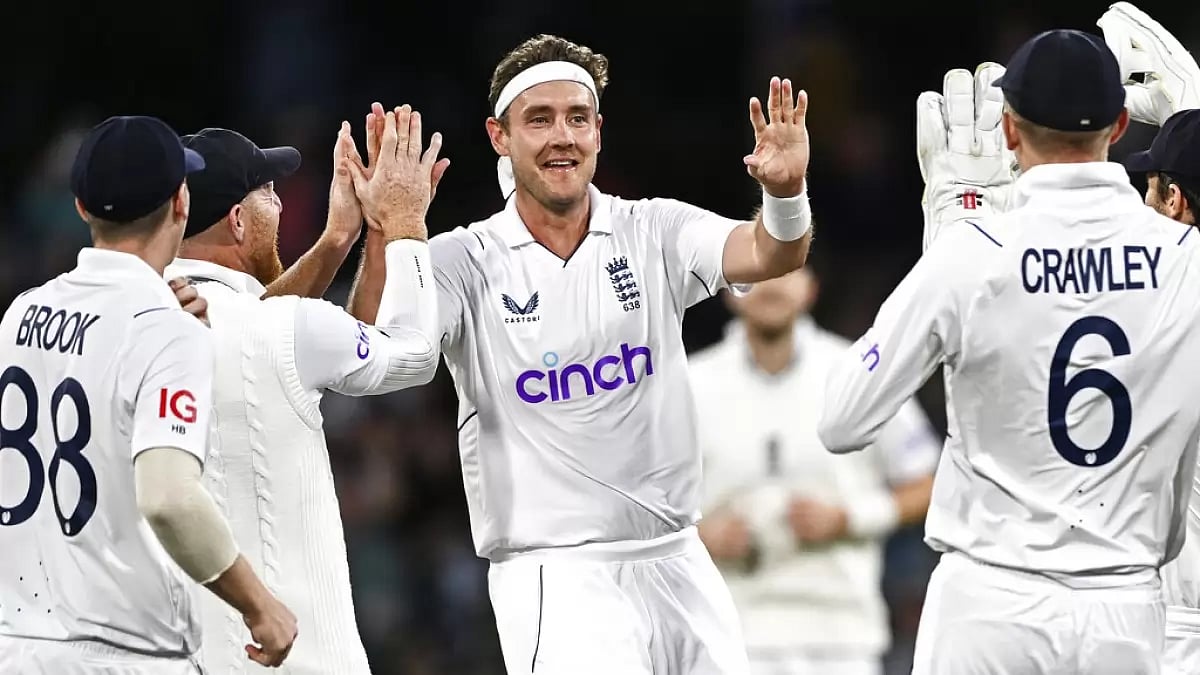Broad celebrates the wicket of Kane Williamson with his teammates on Saturday.