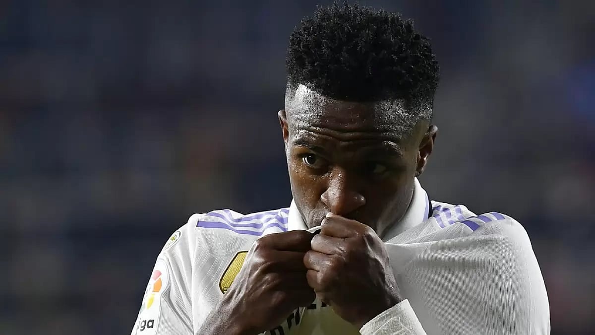 Vinicius Jr kisses the team badge during Real Madrid's match against Osasuna on Saturday.