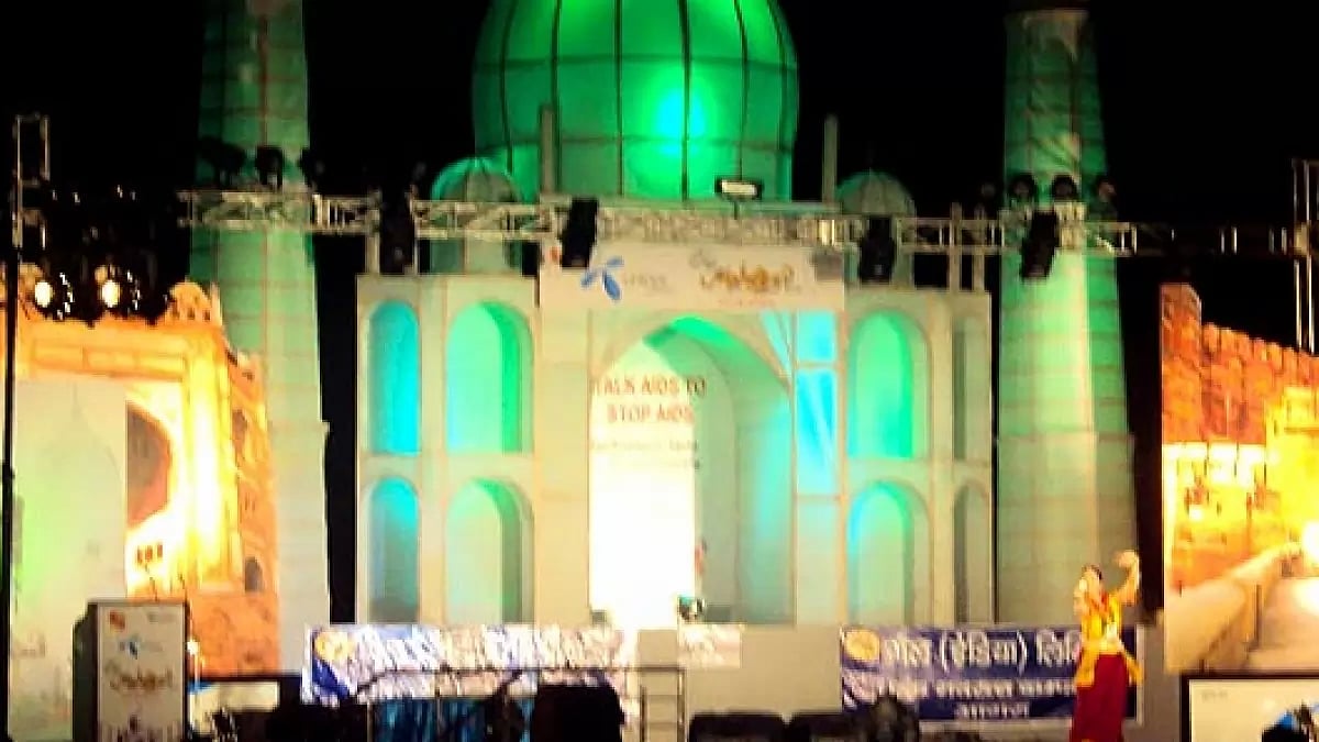 Taj Mahotsav begins in Agra