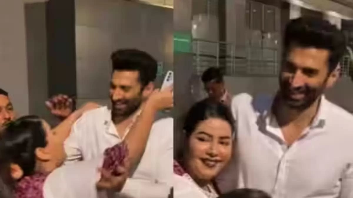 Aditya Roy Kapur with a fan