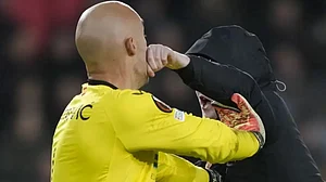 The incident marred Sevilla's progress to the Round of 16 stage despite losing the tie.