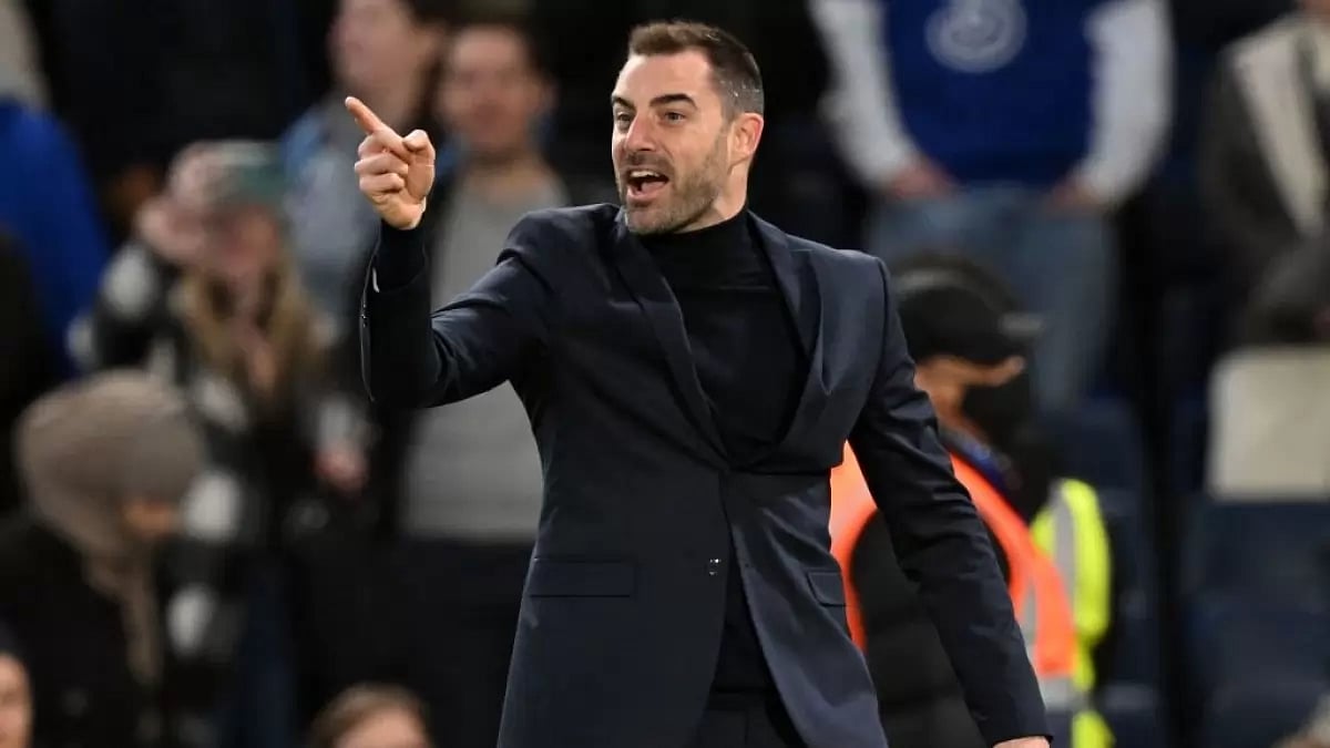 In late 2022, Selles was appointed caretaker manager of the club.