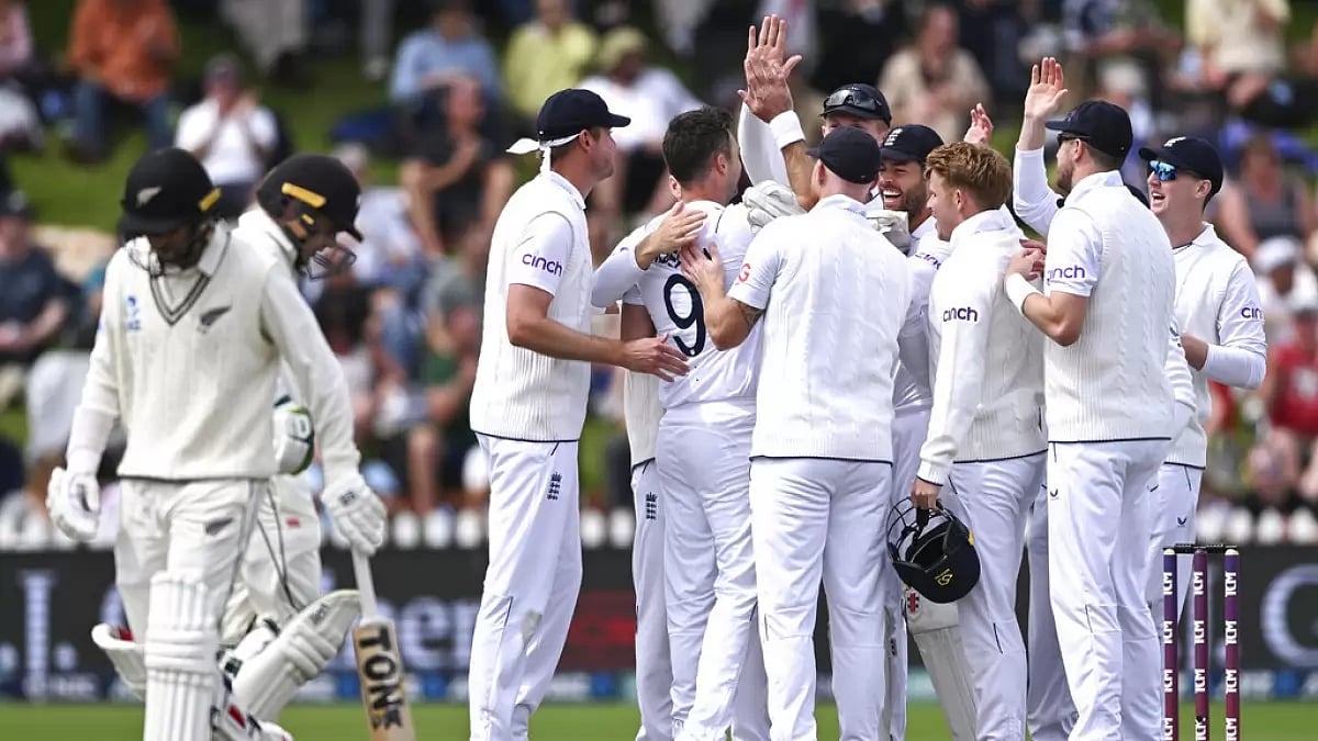 England players celebrate the wicket of Devon Conway on Day 2 of the 2nd Test on Saturday.