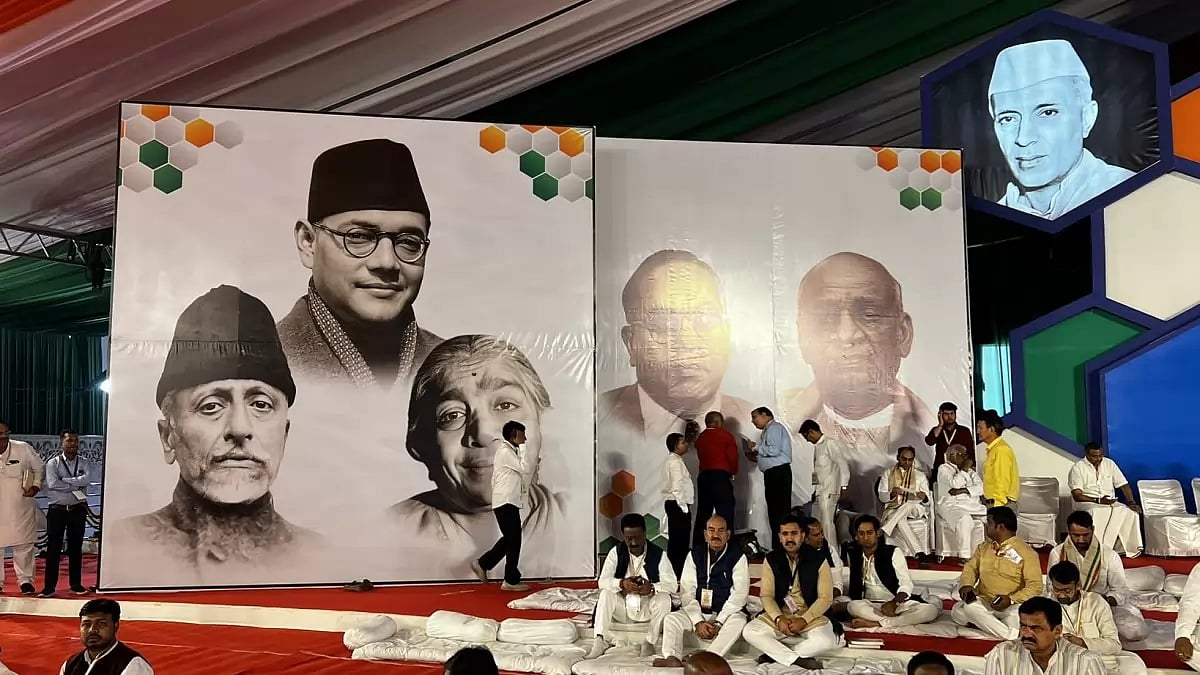 Congress leader tweeted a photo of Maulana Abul Kalam Azad on the dias of the plenary session
