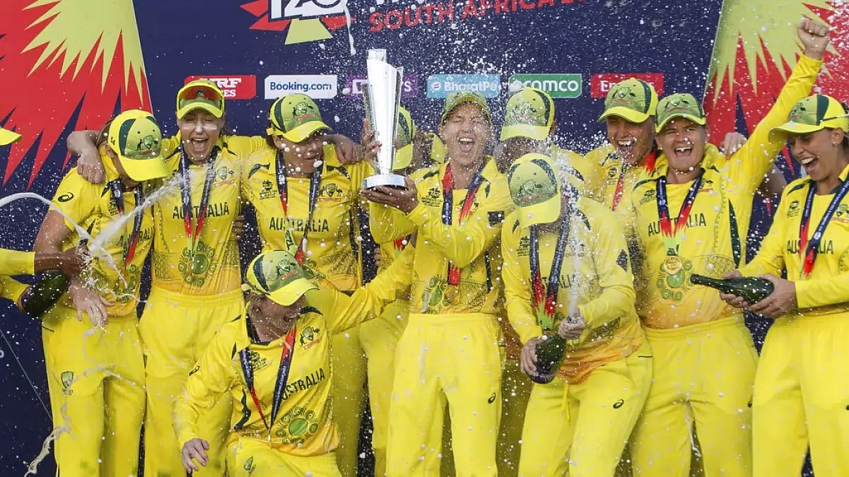 Australia players celebrate with the trophy after their win over South Africa on Sunday.