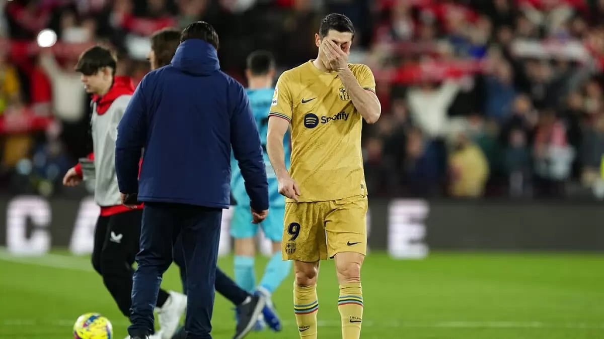 Lewandowski walks off the pitch after his team's loss against Almeria on Sunday.