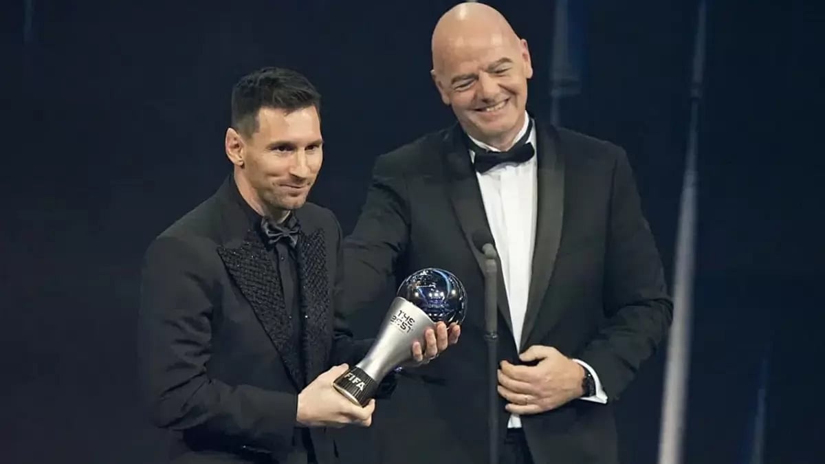 Lionel Messi receives the Best FIFA Men's player award from FIFA president Gianni Infantino.
