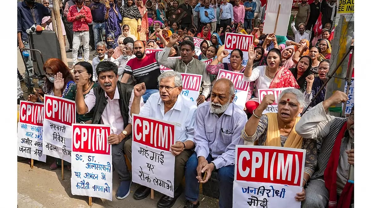 Farmers And Workers Begin Nashik-To-Mumbai Foot March Led By CPI(M) Over Various Demands
